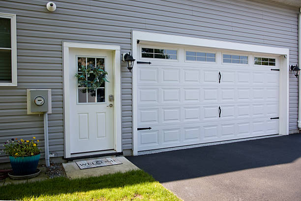 24/7 Emergency Garage Door Panel Replacement experts in Fort Lee, NJ